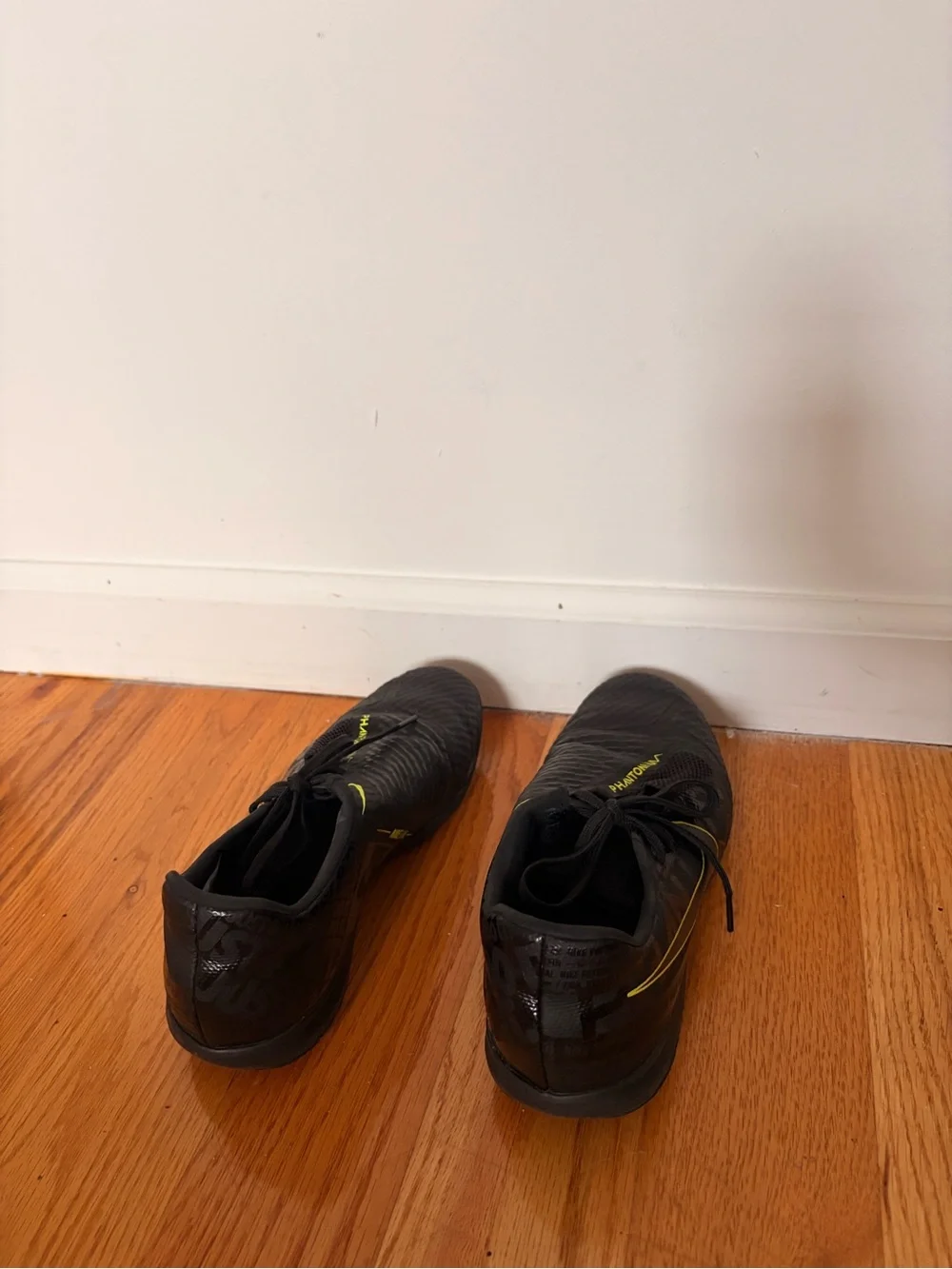 Nike Phantom Venom Soccer cleats in size Men's US6